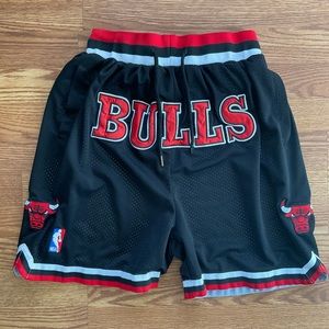Just Don Chicago Bulls 1997-98 Shorts Men’s Size Large
